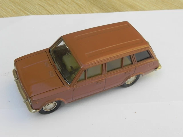 Voiture russe 1/43 Lada A11 VAZ 2102 Voiture soviétique Break