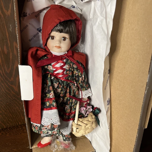 NIB Vtg Royaltin Collection Porcelain LITTLE RED RIDING HOOD DOLL St 5
