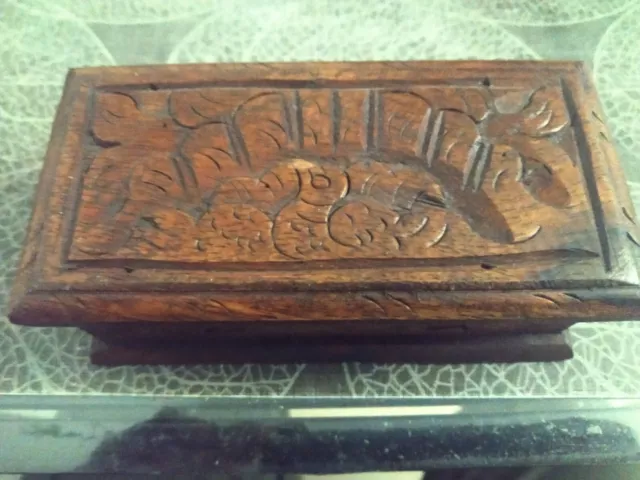 petit coffre / boite en bois ancien avec gravure vintage.coffre / boite en...