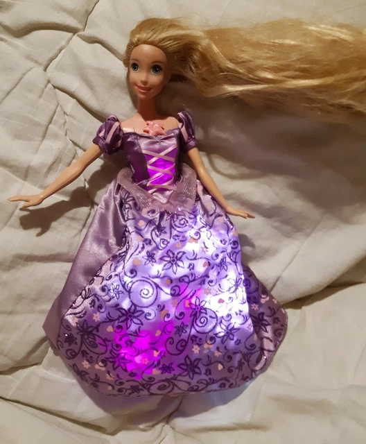 POUPEE BARBIE RAIPONCE Rapunzel Et Lumiere Magique Mattel Disney