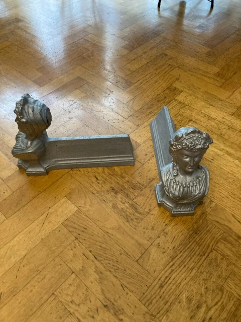 Paire de chenets pour cheminée anciens en fonte jolies arabesques