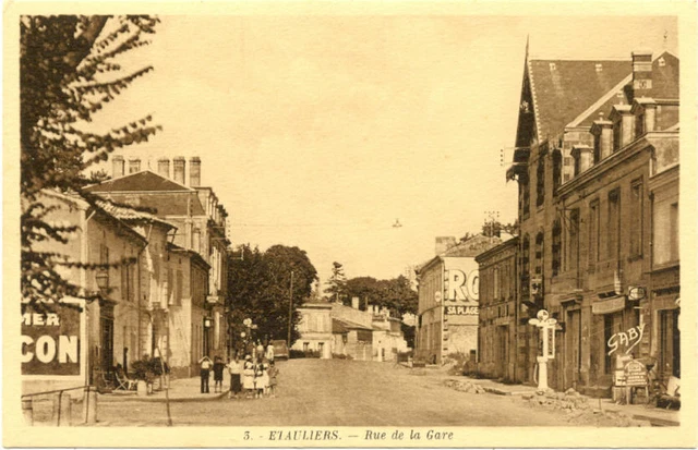 33/ CPA - Etauliers - Rue de la Gare