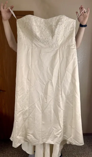 Davids Bridal Plus Size 28W Wedding Dress