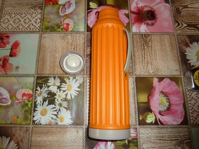 Voyage - SOUVENIR d'une MOBYLETTE ORANGE des années 60/70 avec une une