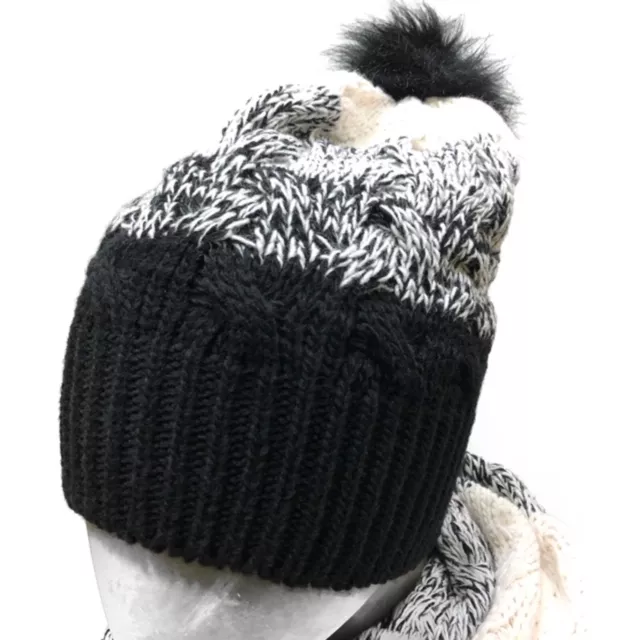 Cashmere Company Cappello Donna Nero Bianco Berretto Lungo Lana Trecce Pompon 2