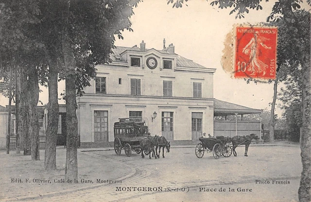 CPA Montgeron Interieur de la Gare FRANCE (1370957