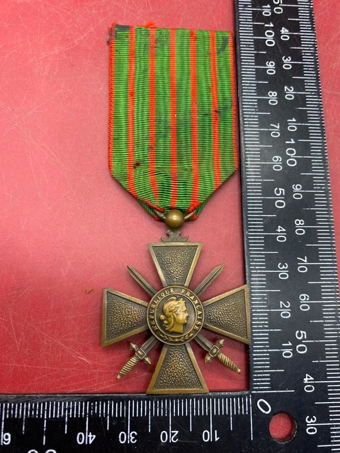 Lot De 4 Médailles Militaires Françaises – Croix De Guerre 1914-1917 (WW1)
