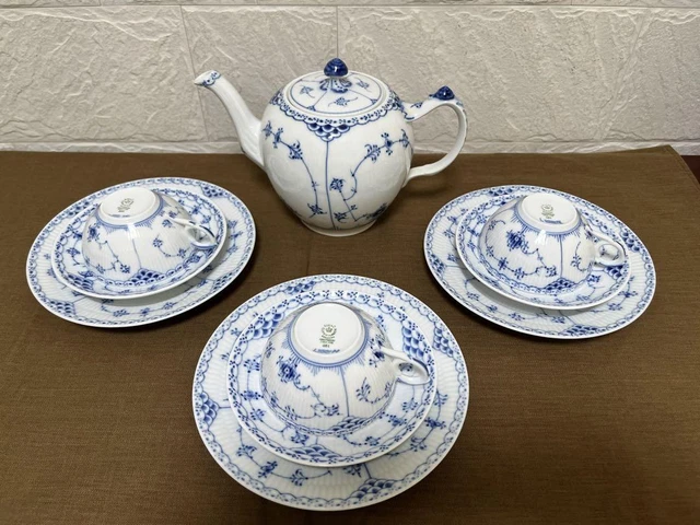 Royal Copenhagen Azul Escaneado Medio Encaje Tetera Plato de taza de té