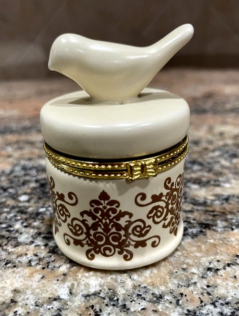 Vtg Nature Walk Bird Trinket Box By Cracker Barrel White & Gold Filagree Pattern