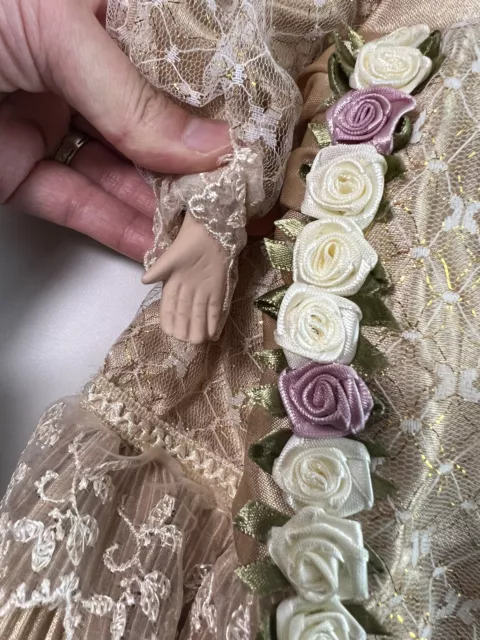 VTG Heritage Signature Collection Victoria Classic Dress Porcelain Doll 15” 3