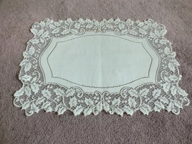 Collectible Beautiful Heritage Lace Doily Table Linen Off White 19 x 13" Leaves