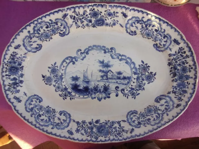 Plat faience Delft signé.