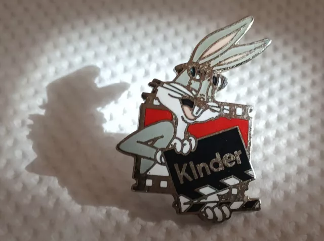 Pin’s Pin Kinder Oeuf Eggs Surprise Bugs Bunny Lapin Clap Cinema Chocolat Kinder