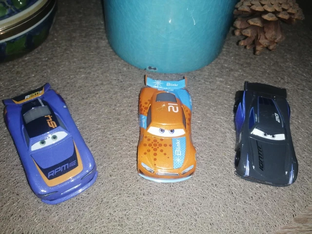 1 lot de  voitures cars disney pixar  mattel metal  d occasion