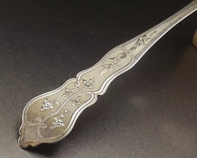 Leon Pierrot Saupoudreuse En Argent Massif Et Vermeil A Decor Cisele Vers 1905