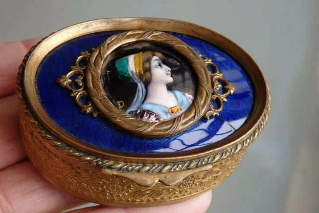Boîte Ancienne à Bijoux Ou à Pilules - émail Doré Peint à La Main - Vintage