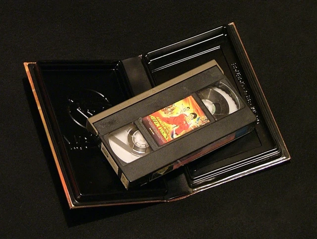 Chinese Red Phoenix – Classic David Chiang Drama, No Subtitles, 91 Min, Region-Free DVD (Repair Edition)