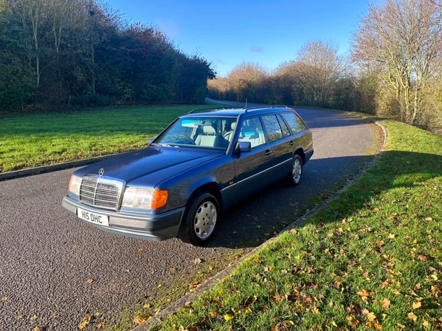 Mercedes w124 300TD 7 seater estate - classic Mercedes diesel Mercedes w124 300TD 7 seater estate - classic Mercedes diesel