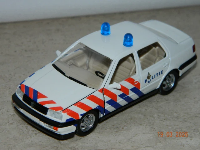 Mercedes 500 SL R129 1999 verte (Norev) 1/18e