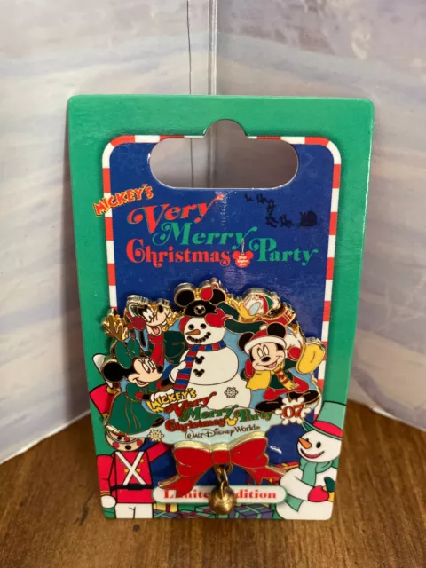 DISNEY PIN Mickeys Very Merry Christmas Party SNOWMAN 2007 LE Fab 4 WDW Dangle