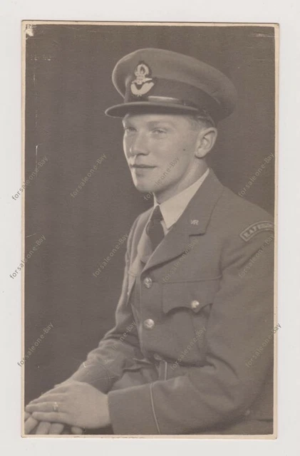 WW2 ERA PHOTO RAF Regiment officer, Royal Air Force Volunteer Reserve