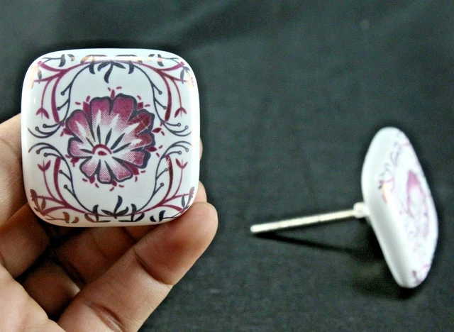 Handmade Blanc Céramique Floral Bouton : Armoire Commode Tiroir, Set De 2 Pièces