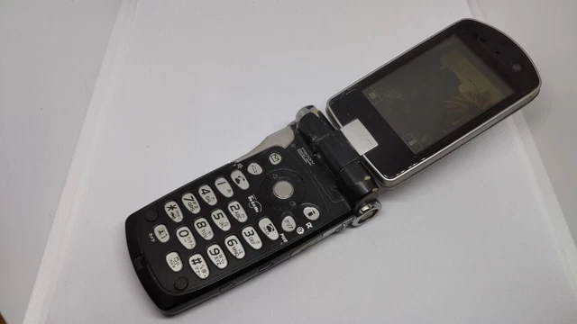 P900iv 携帯電話 本体 ファイナルファンタジー　クラウド Panasonic P900iVクラウドブラック / ファミ通.com