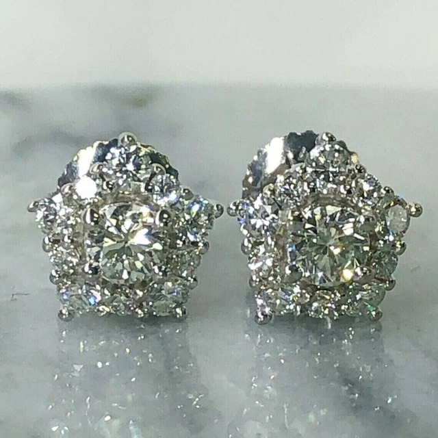Boucles d'oreilles halo de diamants ronds créés par le laboratoire 2 carats...