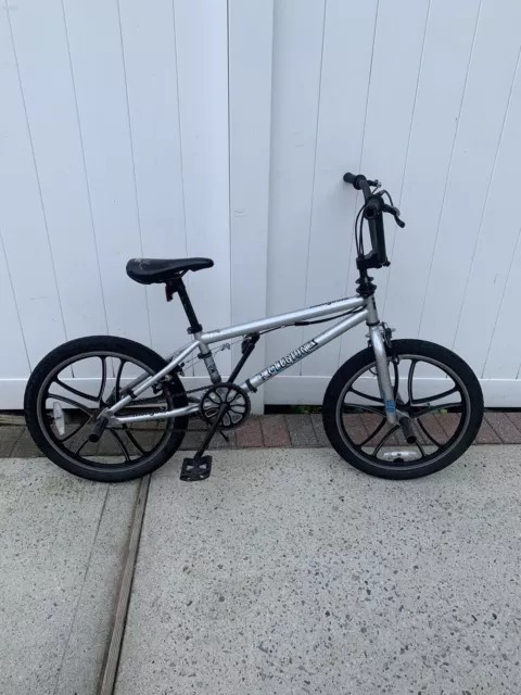MONGOOSE BMX BICYCLES LEGION Intermediate Grey 20 Inch Wheels L60