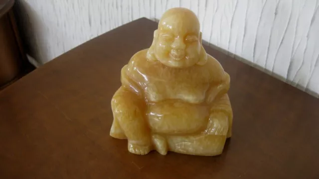 Lachender Buddha sitzend gelbe Jade Nachlass