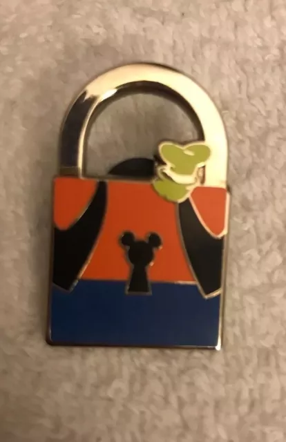 Disney Pin Goofy Lock Collection 2013 GWP Matches Key Pin