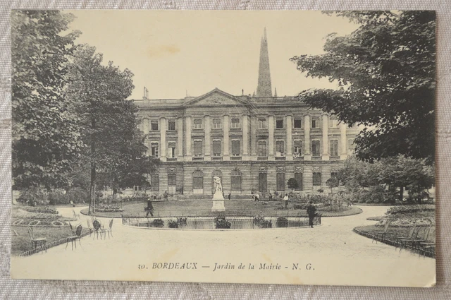CPA" BORDEAUX - Jardin de la Mairie