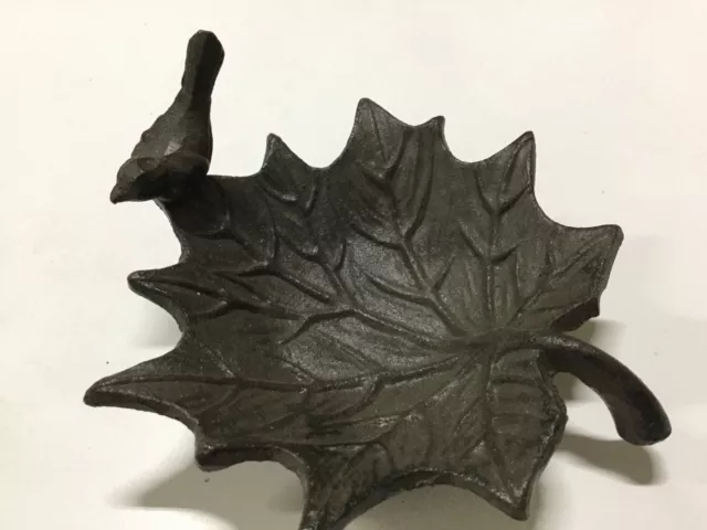 Rustic Cast Iron Bird On A Leaf Birdfeeder. (1184-0356)