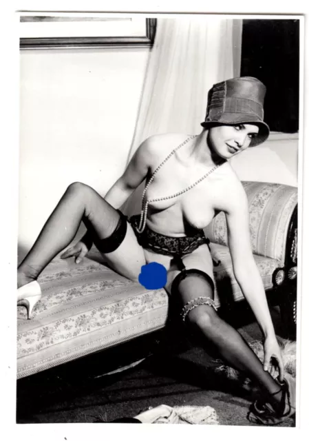halb nackte Frau in Reizwäsche  Akt Pinup Girl with dessous nude Foto RP um 1965