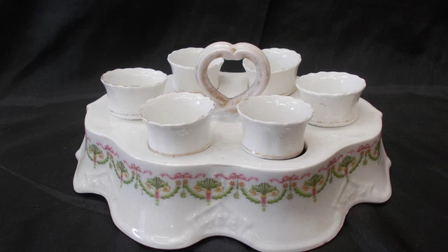 Lot de Trois coquetiers en porcelaine par Boissette à Orléans, à décor
