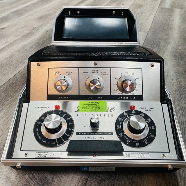 Vtg BELTONE 10D Audiometer 2 sets Headphones WORKS Tested W Case