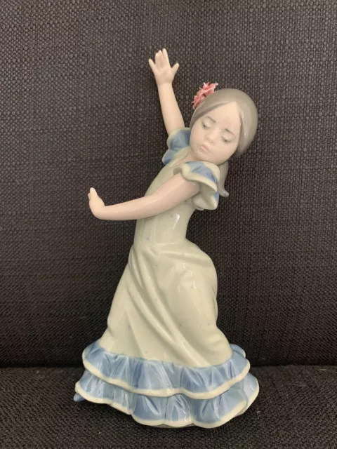 Lladro Spanish Flamenco Dancing Girl Figurine Lolita/Perfect condition! Lladro Spanish Flamenco Dancing Girl Figurine Lolita/Perfect condition!