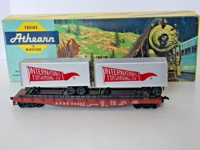 HO scale Athearn #1405 Santa Fe 50' flat with 2 vans