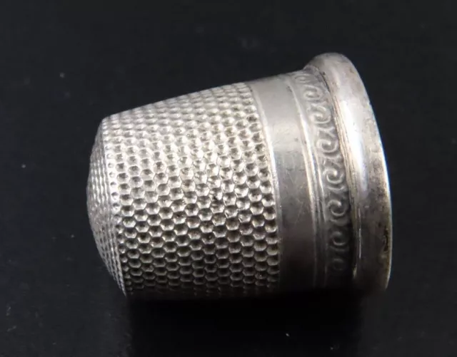 VTG/ANTIQUE Sterling Silver Thimble UNKNOWN MAKER Embossed Scalloped Fans SZ 10