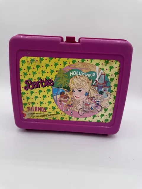 https://www.picclickimg.com/FAoAAOSw9qBkYs0T/Vintage-Thermos-1988-Pink-Plastic-Hollywood-Barbie-Lunch.webp