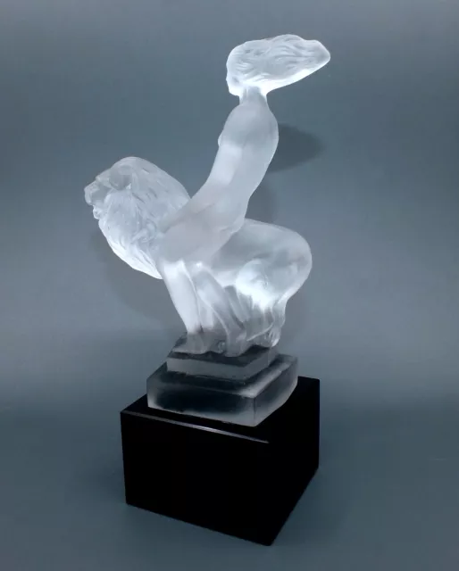 Weiblicher Akt mit Löwe · Glasfigur auf Sockel · Hoffmann Schlevogt · Art déco 3