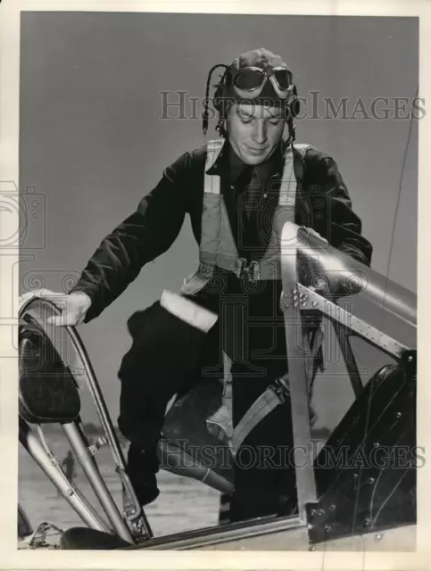 1941 Press Photo Cadet WB Drysdale at Maxwell Field flying school in Ala