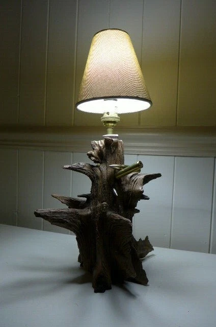 Lampe De Table En Cornes De Bélier Et Socle En Bois – Fait Main, Style Unique Pour Collectionneur