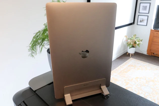 Apple MacBook Pro 15.4", 2019 Core i7 9th Gen 2.60GHz, 32GB Ram, 256GB SSD
