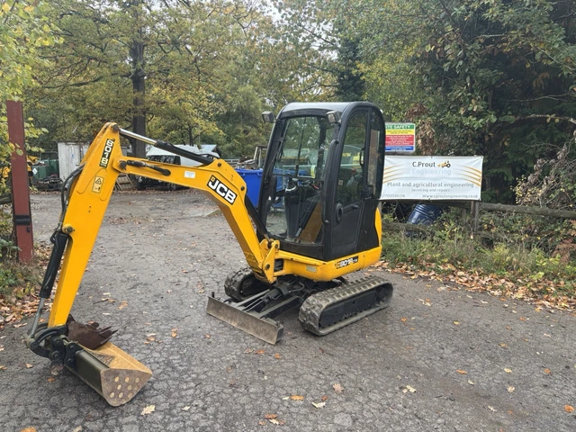 Jcb 8018 2 Ton Digger Only 1400 Hours 3 Buckets, Heater And Full Cab