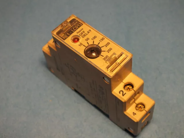 TELEMECANIQUE	RE1-LC013    	10-300sec 24-240V Imax-15A TIMER  RELAY