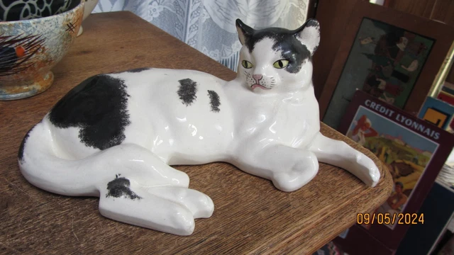 tres ancien grand chat en faience de sarreguemine ,tres bon état
