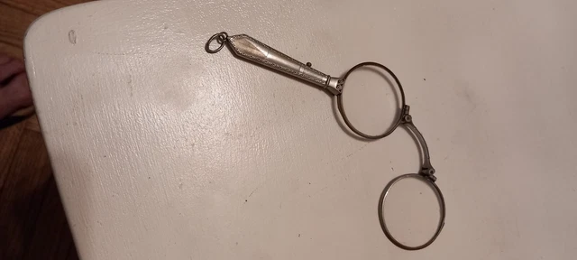 ANTICHI OCCHIALI LORGNETTE DA TEATRO IN ARGENTO ART DECO CON MARCASSITE 1940 ca.