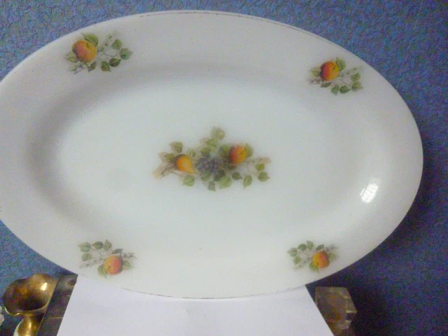 Plat ovale - Arcopal - Modèle Roses de France - Rouge - année 1965