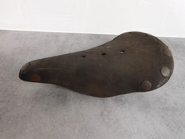 Selle De Vélo Ancienne En Cuir AIGLOR – Marron – Pièce Cycle Vintage
